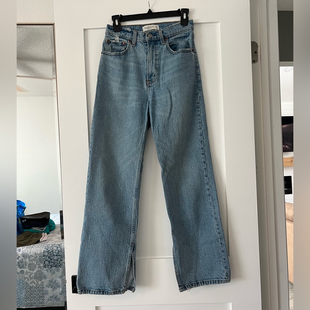 Abercrombie & Fitch The 90s Relaxed Jean High Rise Size 26 Size 2s Slit Leg